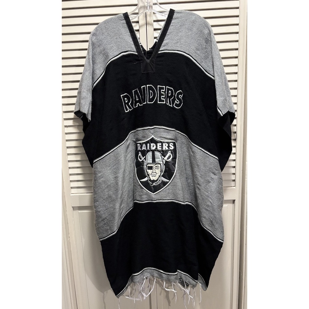 Las‎ Vegas Raiders Poncho Logo Embroidered OS Black/Gray Fringe Open Sides NFL